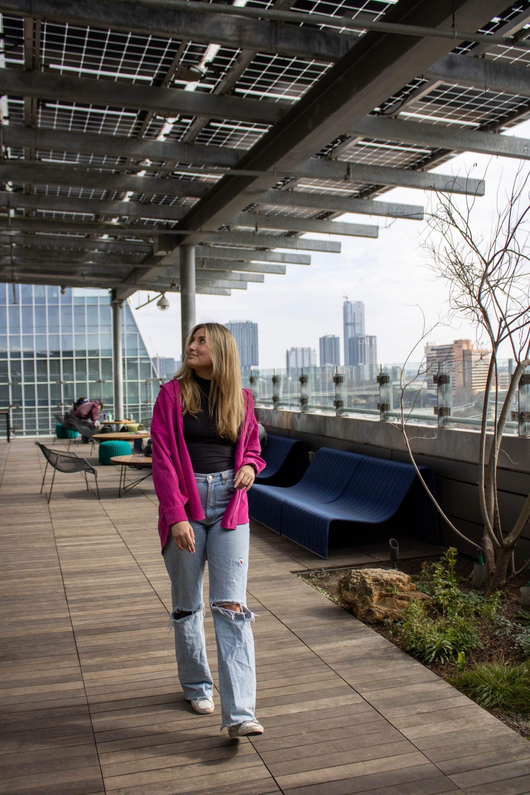 College student walking through the rooftop of the Austin Central Library