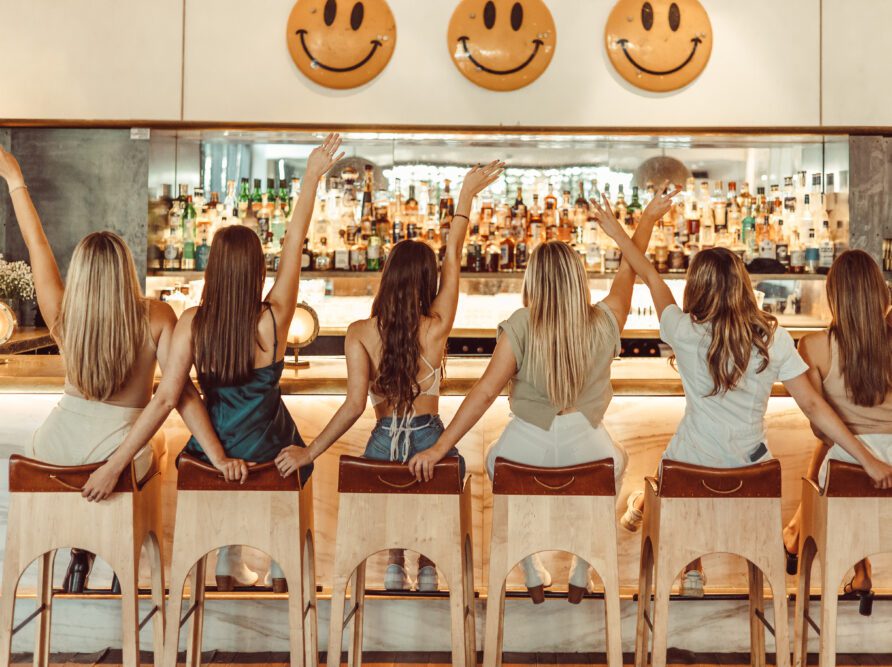 6 girls at bar